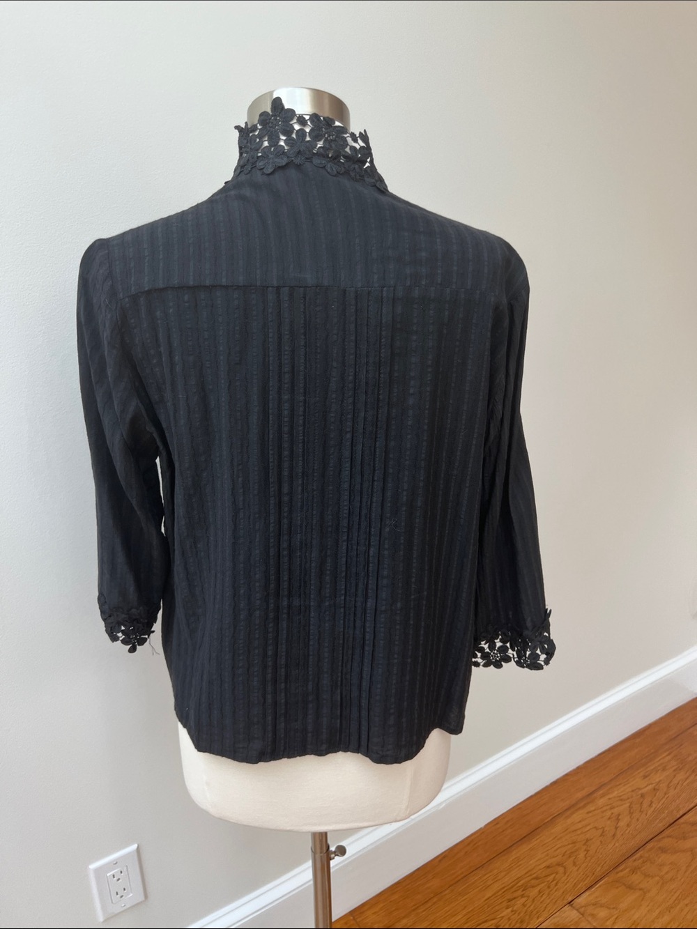 Black Floral Lace Button-Front Women's Top - Picture 3 of 10